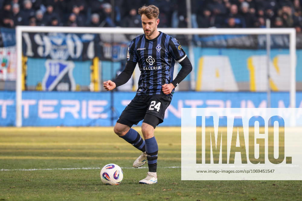 Lukas Klünter (SV Waldhof Mannheim, 24) Fussball: 3. Liga, 15. Spieltag, SV Waldhof Mannheim vs. SV Wehen Wiesbaden am 22.11.2025 in Mannheim (Carl-Benz-Stadion), Deutschland Mannheim Carl-Benz-Stadion Deutschland