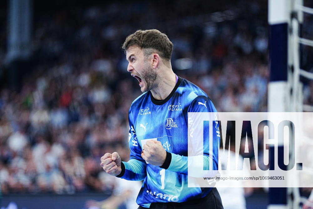 Jubel nach Parade Gonzalo Perez de Vargas (THW Kiel, 01) GER, THW Kiel vs. Frisch Auf Goeppingen, Handball, 1. Bundesliga, Spieltag 13, Saison 2025 2026, 22.11.2025 GER, THW Kiel vs. Frisch Auf Goeppingen, Handball, 1. Bundesliga, Spieltag 13, Saison 2025 2026, 22.11.2025 Kiel
