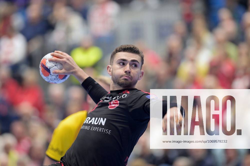 Florian Drosten (MT Melsungen 18) beim Wurf , GER, MT Melsungen - HF Karlskrona (SWE)l, Handball, EHF European League Maenner, Group Matches, Saison 2025 2026, 25.11.2025, GER, MT Melsungen - HF Karlskrona, Handball, EHF Maenner, Group Matches, Saison 2025 2026, 25.11.2025 Kassel