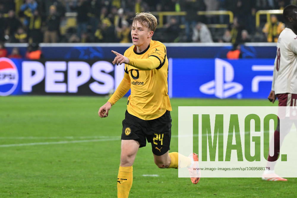 Jubel 4:0 Daniel Svensson (Borussia Dortmund) 25.11.2025, Fussball, UEFA Champions League 2025 2026, 5. Spieltag, Borussia Dortmund - FC Villarreal UEFA regulations prohibit any use of photographs as image sequences and or quasi-video Dortmund Signal Iduna Park Nordrhein Westfalen Deutschland