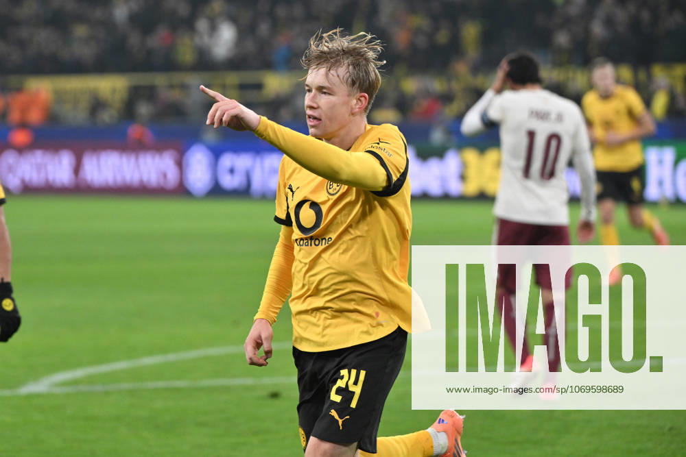 Jubel 4:0 Daniel Svensson (Borussia Dortmund) 25.11.2025, Fussball, UEFA Champions League 2025 2026, 5. Spieltag, Borussia Dortmund - FC Villarreal 4:0 UEFA regulations prohibit any use of photographs as image sequences and or quasi-video Dortmund Signal Iduna Park Nordrhein Westfalen Deutschland