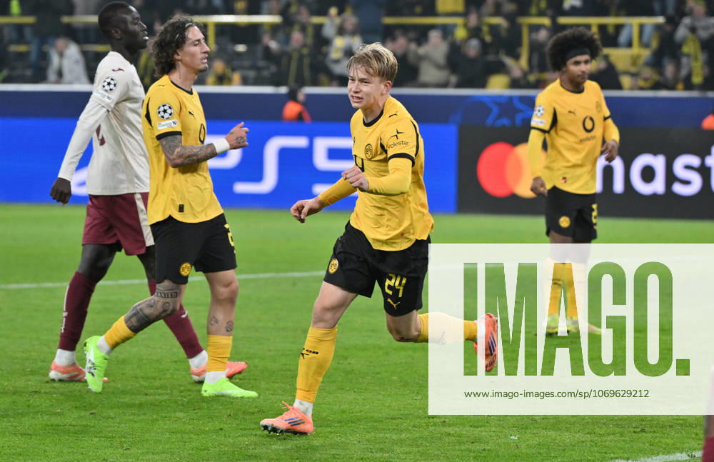 Jubel 4:0 Daniel Svensson (Borussia Dortmund) 25.11.2025, Fussball, UEFA Champions League 2025 2026, 5. Spieltag, Borussia Dortmund - FC Villarreal 4:0 UEFA regulations prohibit any use of photographs as image sequences and or quasi-video Dortmund Signal Iduna Park Nordrhein Westfalen Deutschland