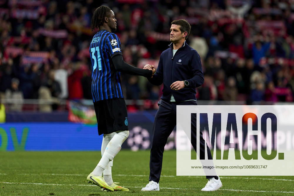 Cristian Chivu head coach of FC Internazionale Milano and Kristjan Asllani of FC Internazionale Milano during the UEFA Champions League match between Atletico de Madrid and FC Internazionale Milano on November 26, 2025. - 26 11 2025 - Spain Madrid Madrid - LGMx Pictorium LePictorium_0320141