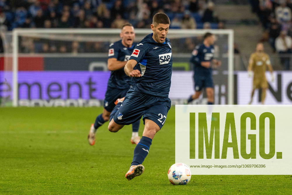 Andrej Kramaric (TSG 1899 Hoffenheim). Deutschland, Sinsheim, 29.11.2025, Fussball, Bundesliga: TSG 1899 Hoffenheim vs FC Augsburg, Saison 2025 2026, 12. Spieltag, PreZero Arena DFL DFB REGULATIONS PROHIBIT ANY USE OF PHOTOGRAPHS AS IMAGE SEQUENCES AND OR QUASI-VIDEO.