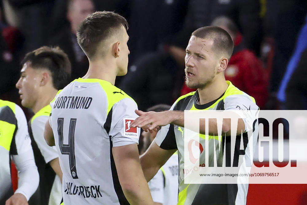 Nico Schlotterbeck (Borussia Dortmund) und Waldemar Anton (Borussia Dortmund) jubeln, Bundesliga, Bayer 04 Leverkusen v Borussia Dortmund, BayArena am 29. November 2025 in Leverkusen, Deutschland. (Foto von Marco Steinbrenner DeFodi Images) Nico Schlotterbeck (Borussia Dortmund) und Waldemar Anton (Borussia Dortmund) cheer, Bundesliga, Bayer 04 Leverkusen v Borussia Dortmund, BayArena, November 29, 2025 in Leverkusen, Germany. (Photo by Marco Steinbrenner DeFodi Images) DFL regulations prohibit any use of photographs as image sequences and or quasi-video.