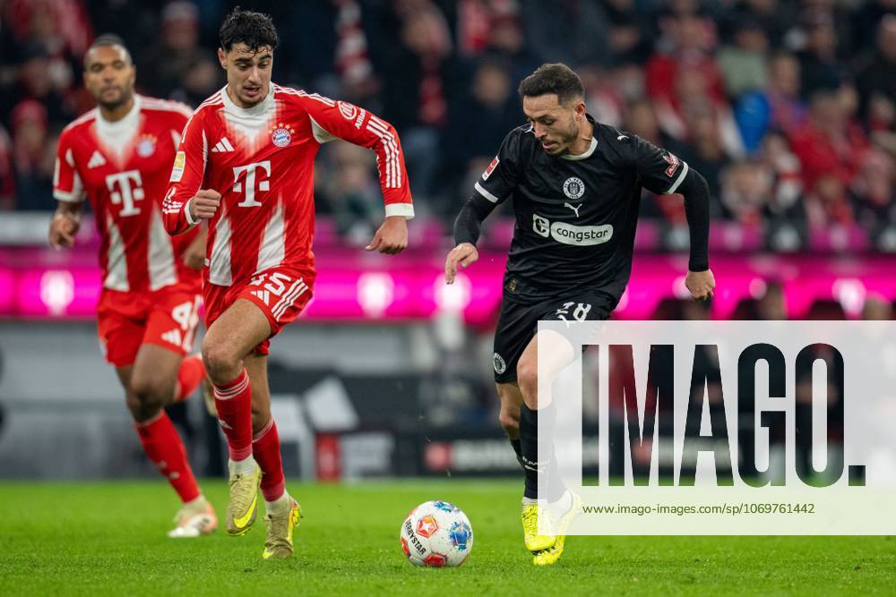 Im Zweikampf, Aktion, mit Alexandar Pavlovic 45 (FC Bayern Muenchen), Mathias Pereira Lage 28 (FC St. Pauli), FC Bayern Muenchen vs. FC St. Pauli, Fussball, 1. Bundesliga, 12. Spieltag, 29.11.2025 DFB regulations prohibit any use of photographs as image sequences and or quasi-video Muenchen Bayern Deutschland