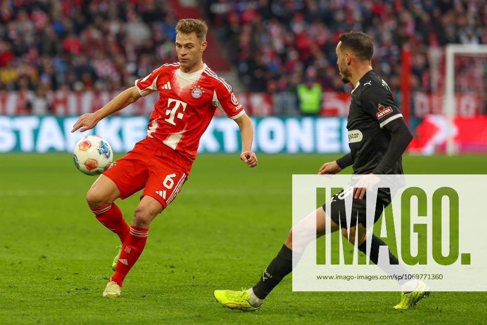 Im Zweikampf, Aktion, mit Joshua Kimmich 6 (FC Bayern Muenchen), Mathias Pereira Lage 28 (FC St. Pauli), FC Bayern Muenchen vs. FC St. Pauli, Fussball, 1. Bundesliga, 12. Spieltag, 29.11.2025 DFB regulations prohibit any use of photographs as image sequences and or quasi-video Muenchen Bayern Deutschland