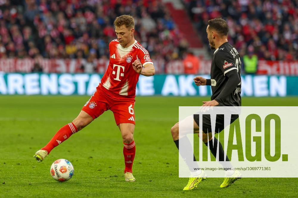 Im Zweikampf, Aktion, mit Joshua Kimmich 6 (FC Bayern Muenchen), Mathias Pereira Lage 28 (FC St. Pauli), FC Bayern Muenchen vs. FC St. Pauli, Fussball, 1. Bundesliga, 12. Spieltag, 29.11.2025 DFB regulations prohibit any use of photographs as image sequences and or quasi-video Muenchen Bayern Deutschland