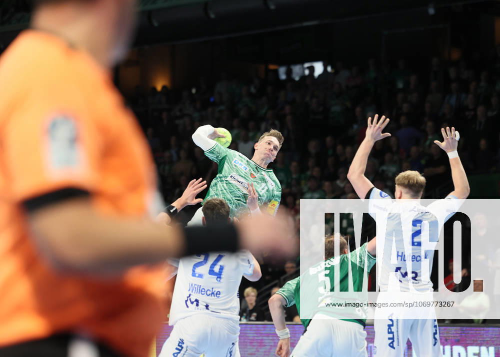 GER HBL Saison 2025 2026 FÜCHSE Berlin vs TBV Lemgo Lippe, 30.11.25, Max-Schmeling-Halle, Berlin, Lasse Bredekjaer ANDERSSON (Füchse Berlin 11)