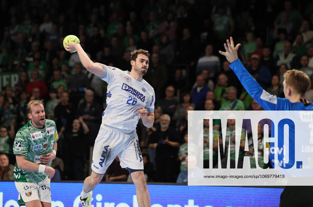 GER HBL Saison 2025 2026 FÜCHSE Berlin vs TBV Lemgo Lippe, 30.11.25, Max-Schmeling-Halle, Berlin, Hendrik WAGNER (TBV Lemgo Lippe 28) verwandelt vom Kreis gegen Lasse LUDWIG (Füchse Berlin 1)