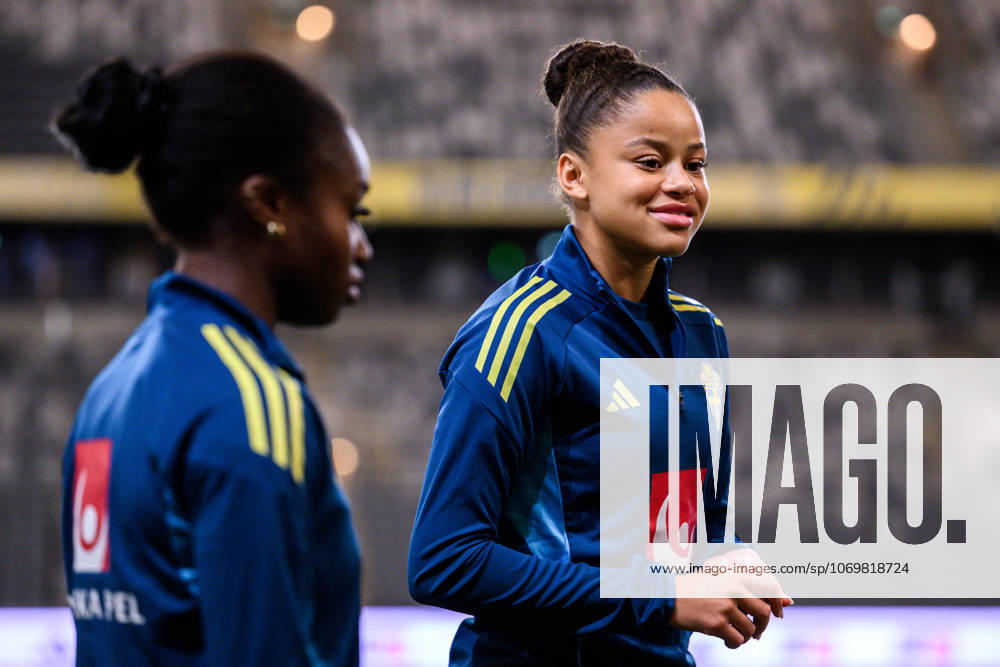 Monica Jusu Bah and Felicia Schröder of the Swedish women s national football team at a training session on December 1, 2025 in Stockholm. Photo: Jesper Zerman BILDBYRAN kod JZ JZ0652 fotboll football soccer fotball nations league uefa womens nations league träning practice training sverige sweden dam bbeng