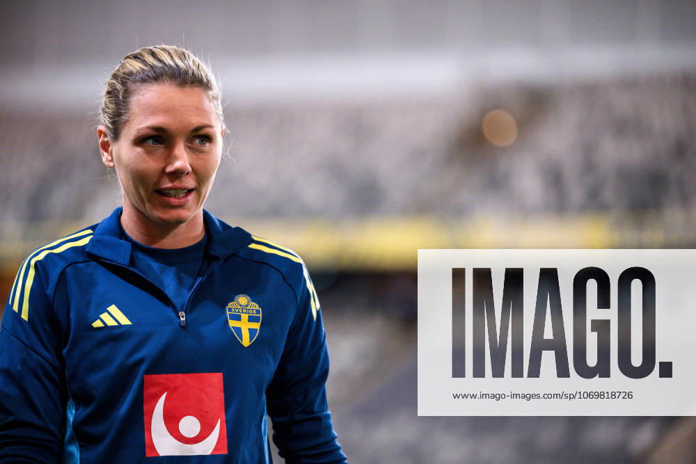 goalkeeper Jennifer Falk of the Swedish women s national football team at a training session on December 1, 2025 in Stockholm. Photo: Jesper Zerman BILDBYRAN kod JZ JZ0652 fotboll football soccer fotball nations league uefa womens nations league träning practice training sverige sweden dam bbeng
