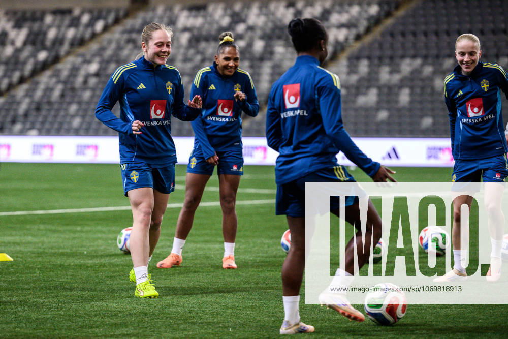 Alice Bergström of the Swedish women s national football team at a training session on December 1, 2025 in Stockholm. Photo: Jesper Zerman BILDBYRAN kod JZ JZ0652 fotboll football soccer fotball nations league uefa womens nations league träning practice training sverige sweden dam bbeng