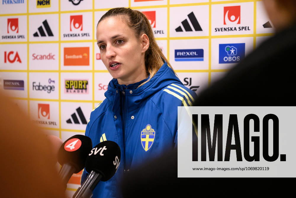 Nathalie Björn of the Swedish women s national football team in the mixed zone after a training session on December 1, 2025 in Stockholm. Photo: Jesper Zerman BILDBYRAN kod JZ JZ0652 fotboll football soccer fotball nations league uefa womens nations league träning practice training sverige sweden dam bbeng