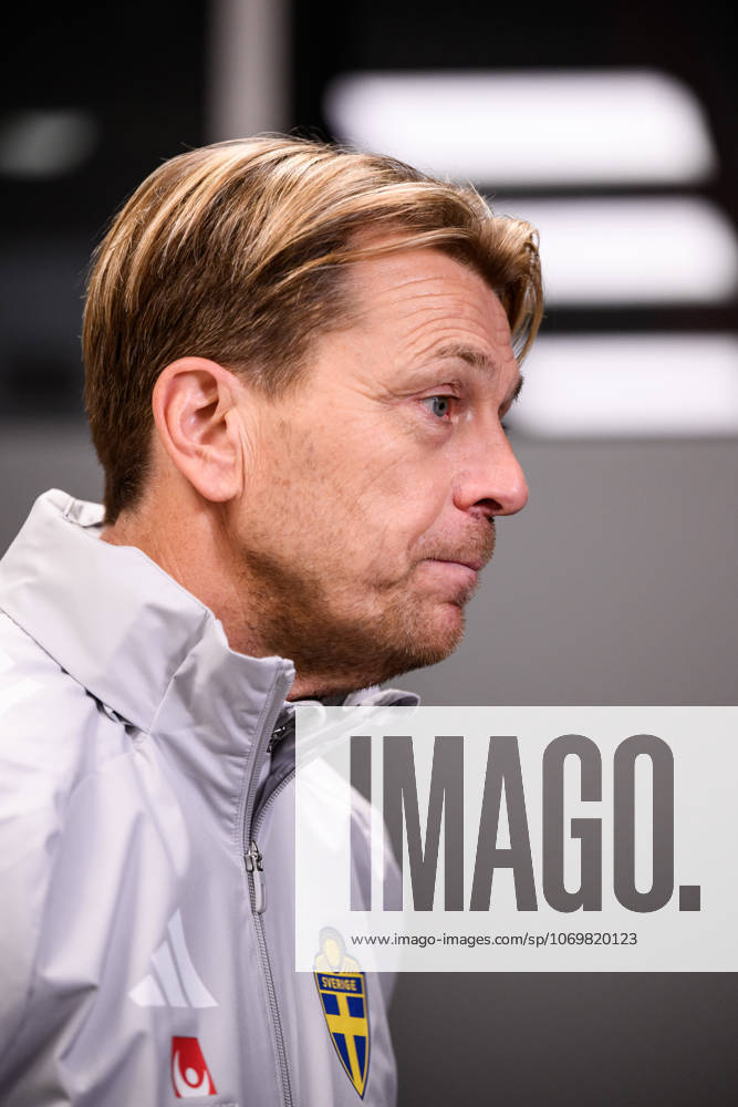 Head coach Tony Gustavsson of the Swedish women s national football team in the mixed zone after a training session on December 1, 2025 in Stockholm. Photo: Jesper Zerman BILDBYRAN kod JZ JZ0652 fotboll football soccer fotball nations league uefa womens nations league träning practice training sverige sweden dam bbeng