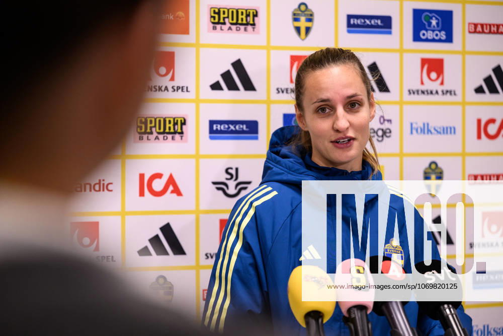 Nathalie Björn of the Swedish women s national football team in the mixed zone after a training session on December 1, 2025 in Stockholm. Photo: Jesper Zerman BILDBYRAN kod JZ JZ0652 fotboll football soccer fotball nations league uefa womens nations league träning practice training sverige sweden dam bbeng