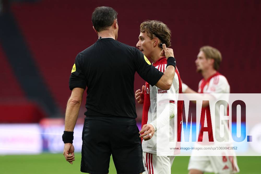 , JohanCruyff Arena , season 2025 2026 , Dutch Eredivisie Football , match between Ajax and FC Groningen (replay) , Picture shows , referee Bas Nijhuis, Ajax player Mika Godts Ajax - Groningen (replay) x32313249x