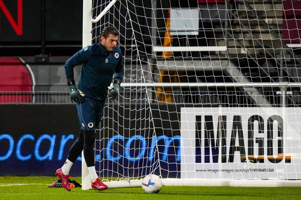 Eredivisie: Excelsior Rotterdam v FC Groningen Rotterdam - Goalkeeper Stijn van Gassel of SBV Excelsior Rotterdam during the fifteenth competition round of the 2025 2026 Eredivisie season. The match is set between Excelsior Rotterdam and FC Groningen at Stadion Woudestein on 5 December 2025 in Rotterdam, The Netherlands. (VK Sportphoto Danny de Groot)