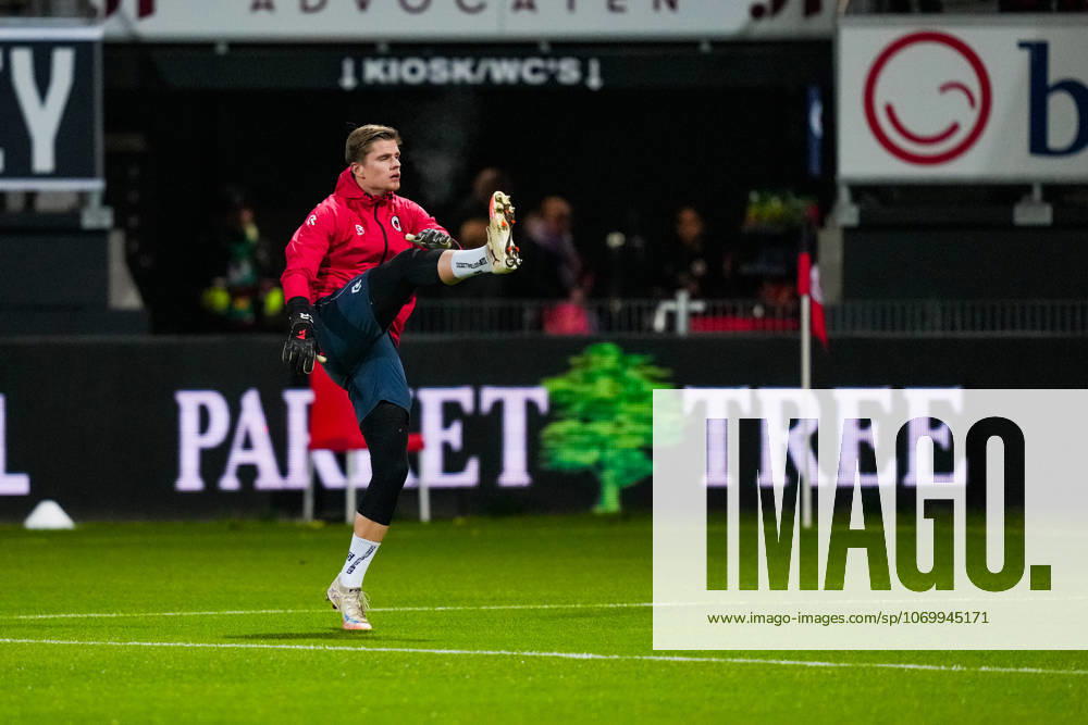 Eredivisie: Excelsior Rotterdam v FC Groningen Rotterdam - Goalkeeper Calvin Raatsie of SBV Excelsior Rotterdam during the fifteenth competition round of the 2025 2026 Eredivisie season. The match is set between Excelsior Rotterdam and FC Groningen at Stadion Woudestein on 5 December 2025 in Rotterdam, The Netherlands. (VK Sportphoto Danny de Groot)