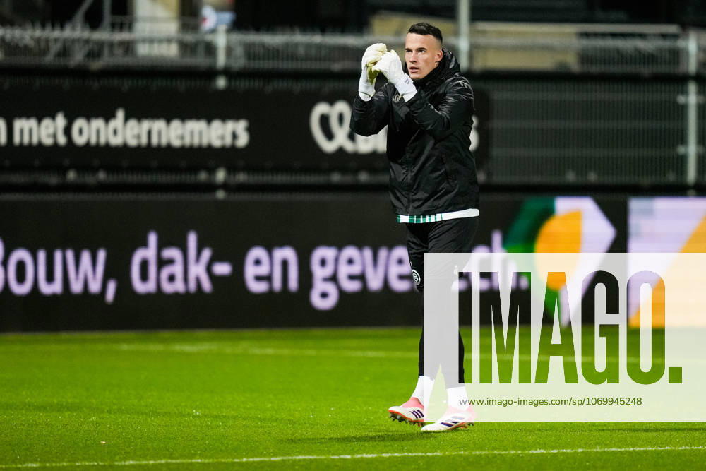 Eredivisie: Excelsior Rotterdam v FC Groningen Rotterdam - Goalkeeper Etienne Vaessen of FC Groningen during the fifteenth competition round of the 2025 2026 Eredivisie season. The match is set between Excelsior Rotterdam and FC Groningen at Stadion Woudestein on 5 December 2025 in Rotterdam, The Netherlands. (VK Sportphoto Danny de Groot)