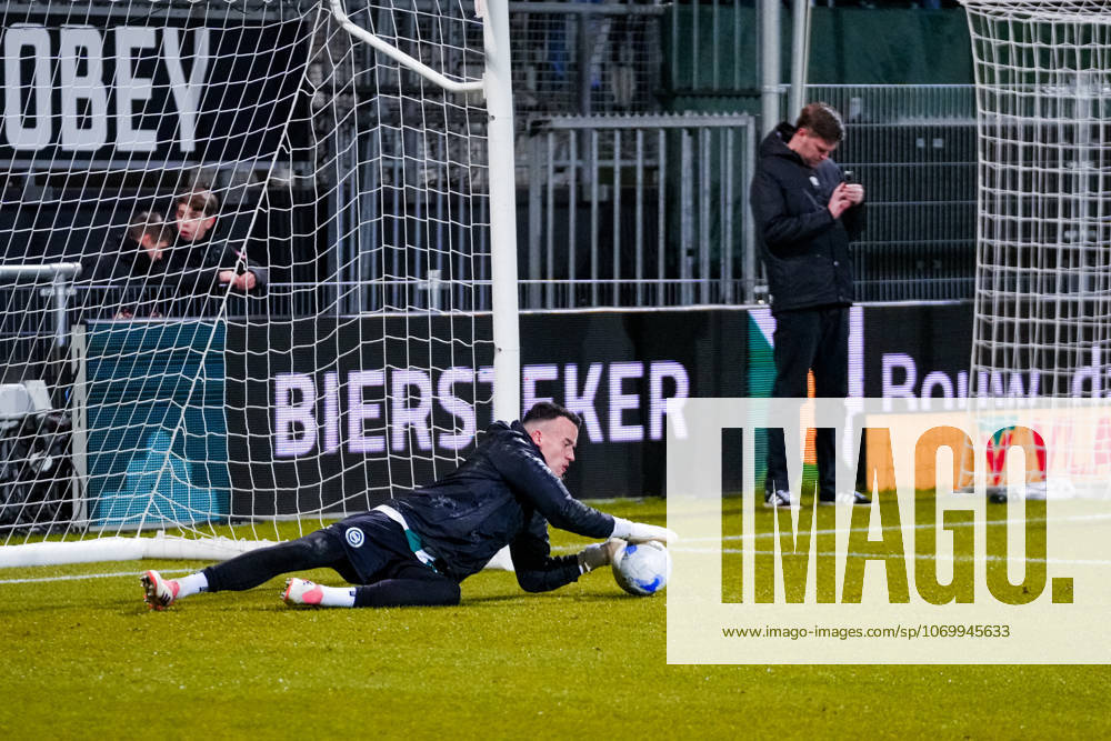 Eredivisie: Excelsior Rotterdam v FC Groningen Rotterdam - Goalkeeper Etienne Vaessen of FC Groningen during the fifteenth competition round of the 2025 2026 Eredivisie season. The match is set between Excelsior Rotterdam and FC Groningen at Stadion Woudestein on 5 December 2025 in Rotterdam, The Netherlands. (VK Sportphoto Danny de Groot)
