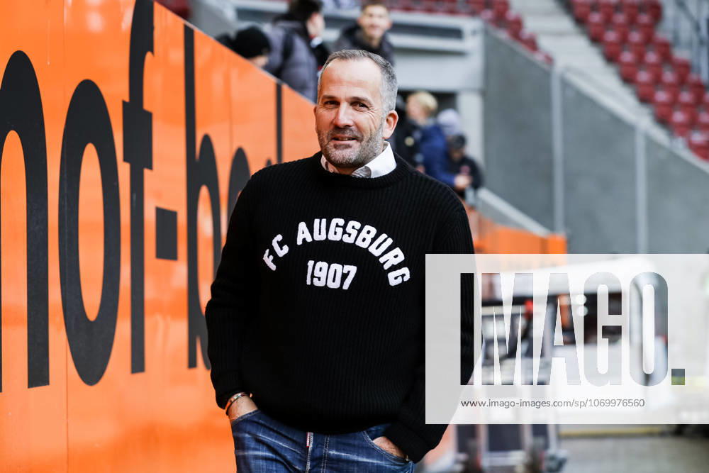 Manuel Baum (FC Augsburg, Cheftrainer) GER, FC Augsburg vs. Bayer 04 Leverkusen, 1.Bundesliga Fussball, 13. Spieltag, Saison 2025 2026, 06.12.2025 DFB DFL REGULATIONS PROHIBIT ANY USE OF PHOTOGRAPHS AS IMAGE SEQUENCES AND OR QUASI-VIDEO GER, FC Augsburg vs. Bayer 04 Leverkusen, 1.Bundesliga Fussball, 13. Spieltag, Saison 2025 2026, 06.12.2025 Augsburg