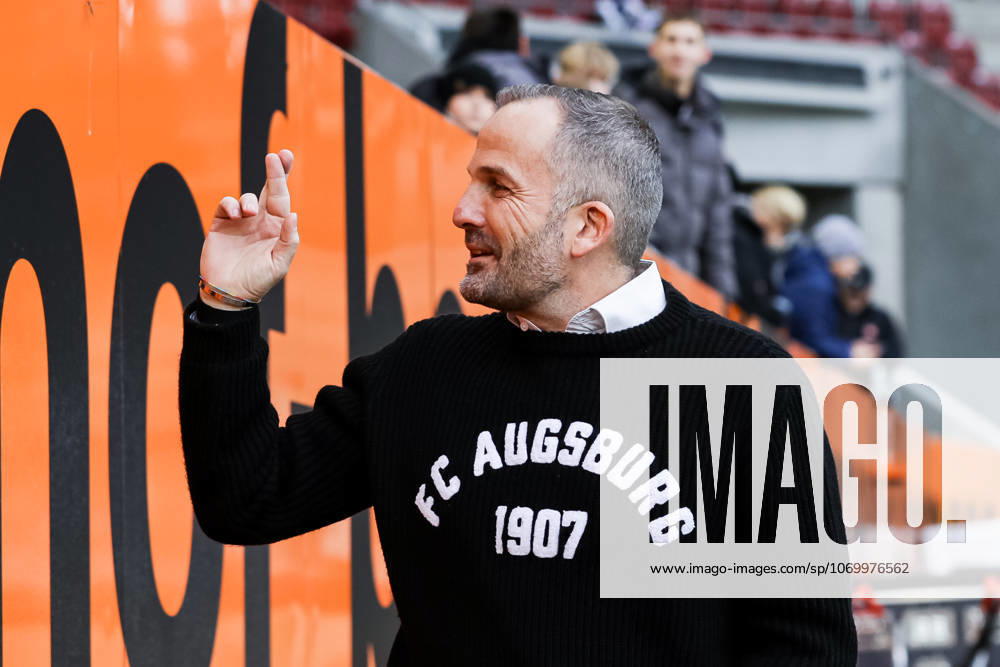 Manuel Baum (FC Augsburg, Cheftrainer) GER, FC Augsburg vs. Bayer 04 Leverkusen, 1.Bundesliga Fussball, 13. Spieltag, Saison 2025 2026, 06.12.2025 DFB DFL REGULATIONS PROHIBIT ANY USE OF PHOTOGRAPHS AS IMAGE SEQUENCES AND OR QUASI-VIDEO GER, FC Augsburg vs. Bayer 04 Leverkusen, 1.Bundesliga Fussball, 13. Spieltag, Saison 2025 2026, 06.12.2025 Augsburg