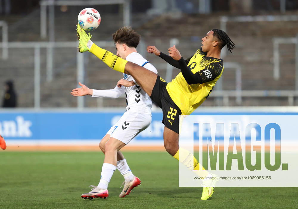 Samstag 06.12.2025, Saison 2025 26, Regionalliga West, 18. Spieltag im Stadion Rote Erde Dortmund, BVB Borussia Dortmund II - SC Paderborn U23, Filippo Calixte Mane (BVB II)