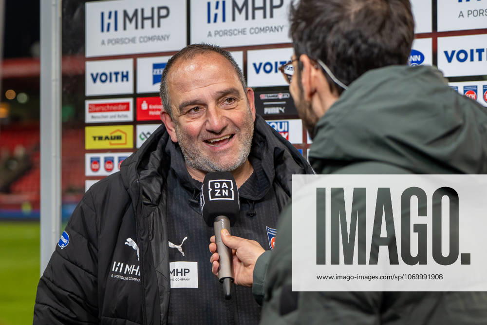 Frank Schmidt (FC Heidenheim, Chef-Trainer), Freude nach dem Sieg, Interview, GER, 1. FC Heidenheim 1846 vs. SC Freiburg, Fussball, 1. Bundesliga, 13. Spieltag, Spielzeit 2025 2026, 06.12.2025, DFL REGULATIONS PROHIBIT ANY USE OF PHOTOGRAPHS AS IMAGE SEQUENCES AND OR QUASI-VIDEO, GER, 1. FC Heidenheim 1846 vs. SC Freiburg, Fussball, 1. Bundesliga, 13. Spieltag, Spielzeit 2025 2026, 06.12.2025, Heidenheim