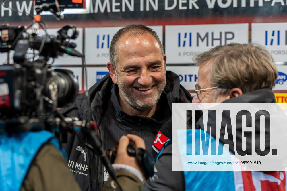 Frank Schmidt (FC Heidenheim, Chef-Trainer), Freude nach dem Sieg, Interview, GER, 1. FC Heidenheim 1846 vs. SC Freiburg, Fussball, 1. Bundesliga, 13. Spieltag, Spielzeit 2025 2026, 06.12.2025, DFL REGULATIONS PROHIBIT ANY USE OF PHOTOGRAPHS AS IMAGE SEQUENCES AND OR QUASI-VIDEO, GER, 1. FC Heidenheim 1846 vs. SC Freiburg, Fussball, 1. Bundesliga, 13. Spieltag, Spielzeit 2025 2026, 06.12.2025, Heidenheim