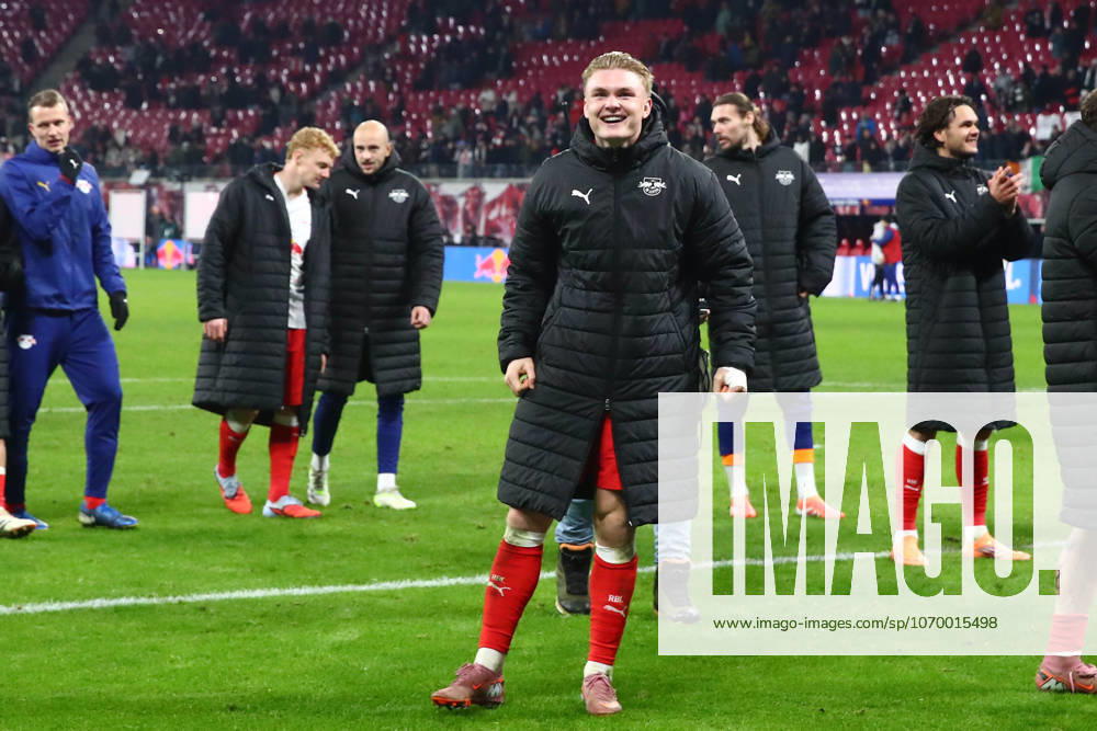 RB Leipzig - Frankfurt Bundesliga Leipzig, 06.12.2025, Red Bull Arena, Fußball, Männer, Saison 2025 2026, 1. Bundesliga, 13. Spieltag, RB Leipzig - Eintracht Frankfurt 6:0 (2:0) , Im Bild v.l.: Conrad Harder (11, RB Leipzig) ,