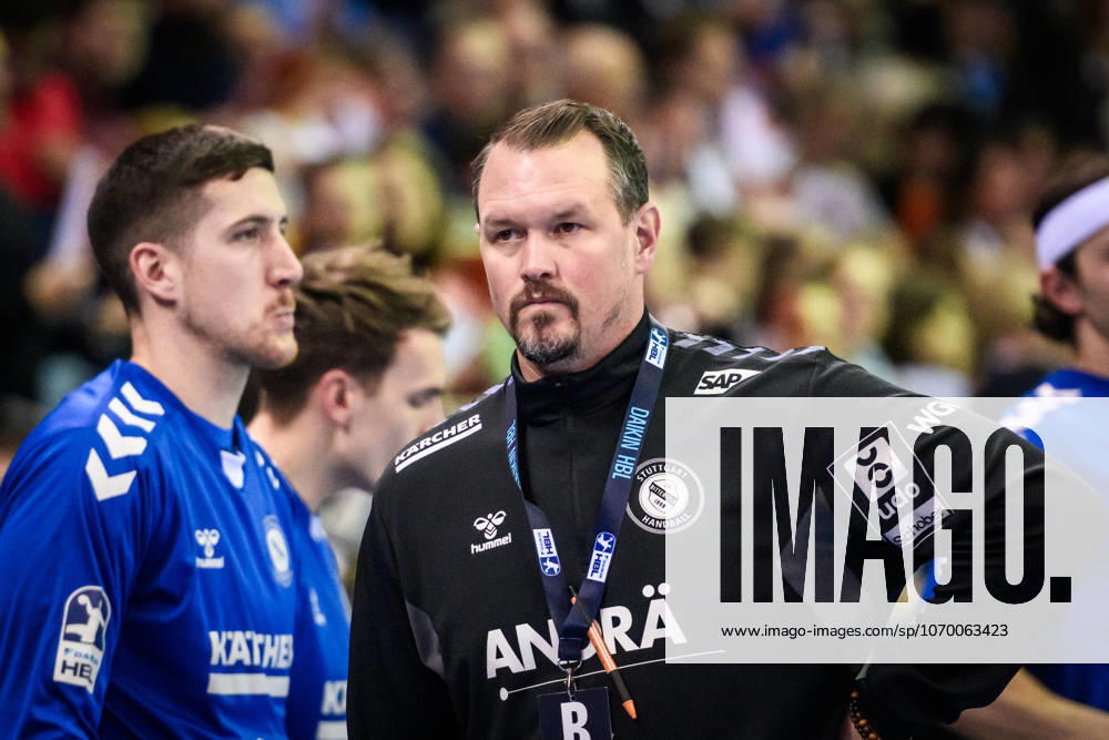 Misha Kaufmann (TVB Stuttgart, Trainer) - konzentrierter Blick GER, TVB Stuttgart - SC DHfK Leipzig, DAIKIN HBL, Handball, Bundesliga, 15. Spieltag, Spielzeit 2025 2026, 07.12.2025 GER, TVB Stuttgart - SC DHfK Leipzig, DAIKIN HBL, Handball, Bundesliga, 15. Spieltag, Spielzeit 2025 2026, 07.12.2025 Stuttgart