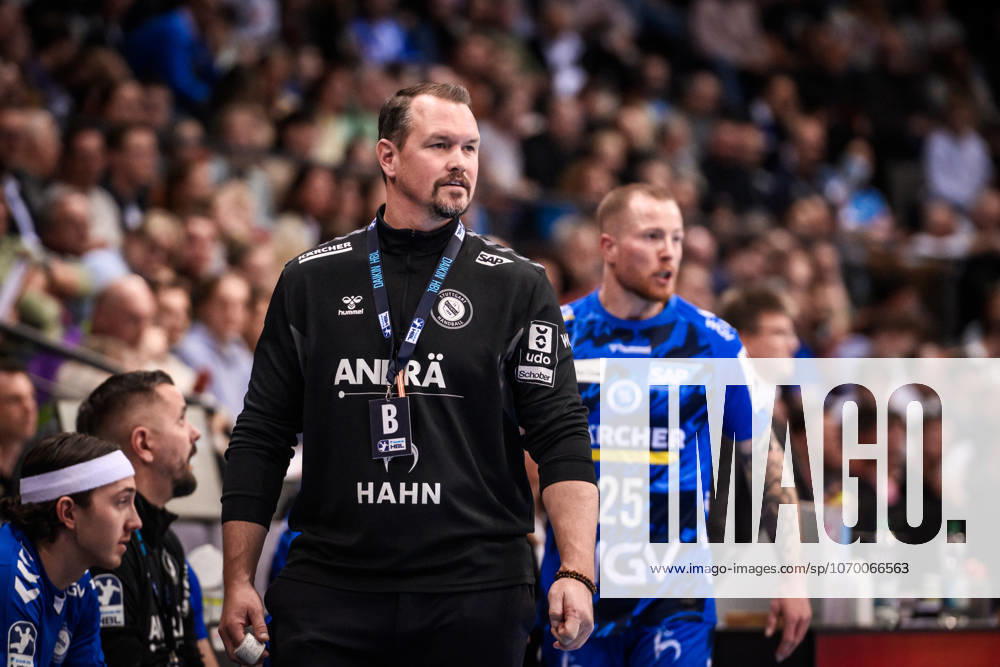 Misha Kaufmann (TVB Stuttgart, Trainer) GER, TVB Stuttgart - SC DHfK Leipzig, DAIKIN HBL, Handball, Bundesliga, 15. Spieltag, Spielzeit 2025 2026, 07.12.2025 GER, TVB Stuttgart - SC DHfK Leipzig, DAIKIN HBL, Handball, Bundesliga, 15. Spieltag, Spielzeit 2025 2026, 07.12.2025 Stuttgart