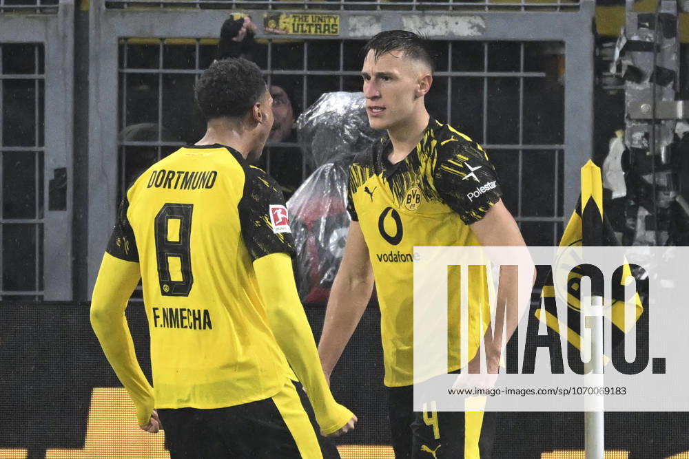 Nico Schlotterbeck (Dortmund 4) jubelt nach dem Tor zum 2:0 mit Felix Nmecha (Dortmund 8) 07.12.2025 Fussball Borussia Dortmund vs TSG Hoffenheim, Signal Iduna Park, Dortmund, DFB DFL REGULATIONS PROHIBIT ANY USE OF PHOTOGRAPHS AS IMAGE SEQUENCES AND OR QUASI-VIDEO