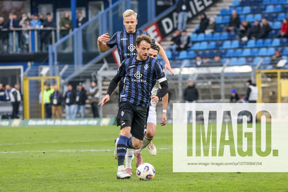 Lukas Klünter (SV Waldhof Mannheim, 24) am Ball Fussball: 3. Liga, 17. Spieltag, SV Waldhof Mannheim vs. 1. FC Saarbrücken am 07.12.2025 in Mannheim (Carl-Benz-Stadion), Deutschland Mannheim Carl-Benz-Stadion Deutschland