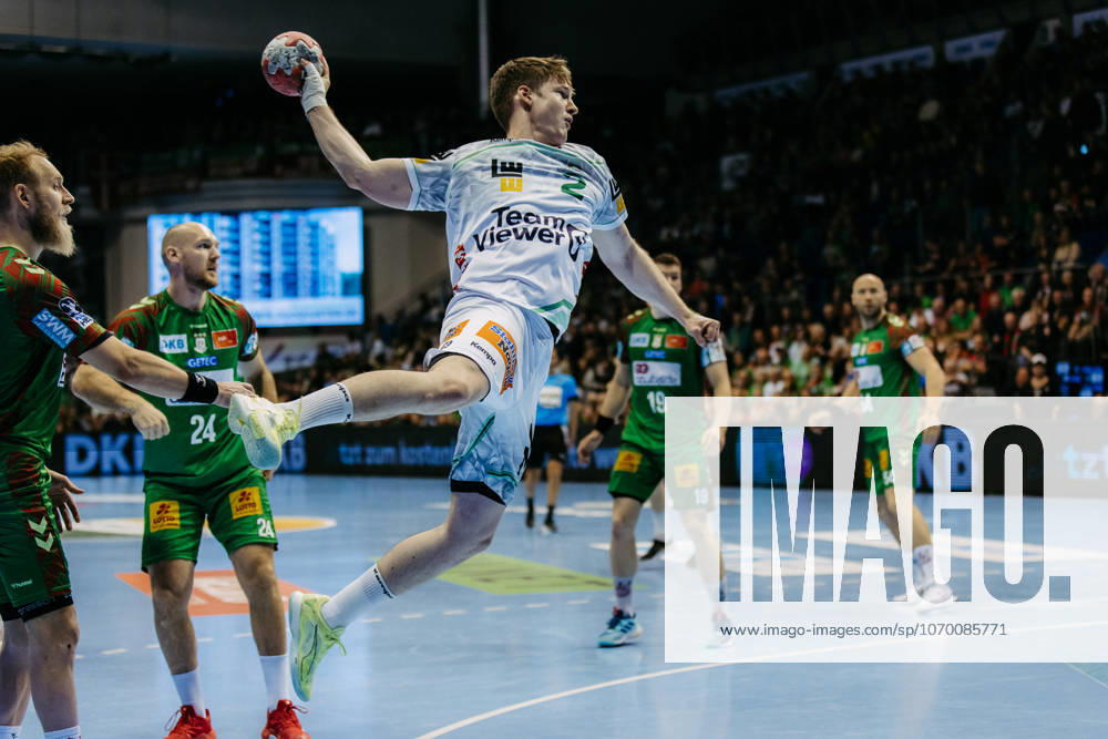 Oskar NEUDECK (FRISCH AUF! Goeppingen, 02) erzielt ein Tor, Aktion, Torwurf SC Magdeburg (SCM) vs. FRISCH AUF! Goeppingen (FAG), Handball, Maenner, Daikin Handball Bundesliga (HBL), 15. Spieltag, Spielzeit 2025 2026, 07.12.2025 SC Magdeburg (SCM) vs. FRISCH AUF! Goeppingen (FAG), Handball, Maenner, Daikin Handball Bundesliga (HBL), 15. Spieltag, Spielzeit 2025 2026, 07.12.2025 Magdeburg