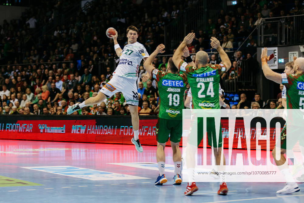 Oskar SUNNEFELDT (FRISCH AUF! Goeppingen, 27) erzielt ein Tor, Aktion, Torwurf SC Magdeburg (SCM) vs. FRISCH AUF! Goeppingen (FAG), Handball, Maenner, Daikin Handball Bundesliga (HBL), 15. Spieltag, Spielzeit 2025 2026, 07.12.2025 SC Magdeburg (SCM) vs. FRISCH AUF! Goeppingen (FAG), Handball, Maenner, Daikin Handball Bundesliga (HBL), 15. Spieltag, Spielzeit 2025 2026, 07.12.2025 Magdeburg