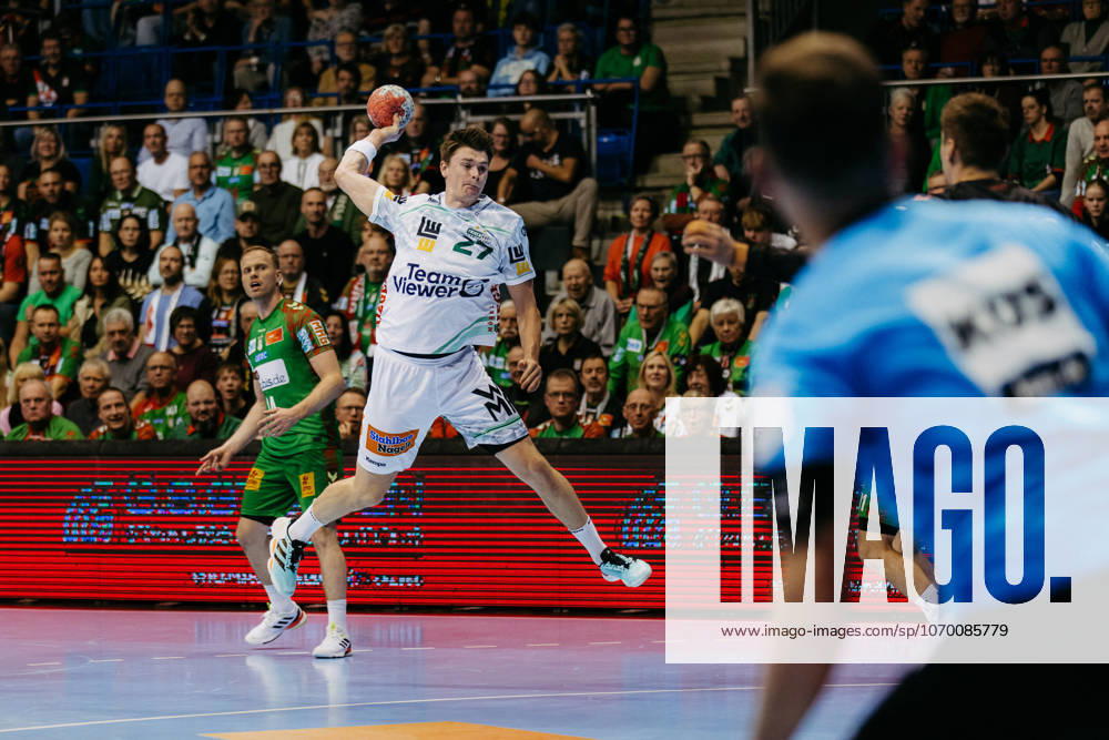 Oskar SUNNEFELDT (FRISCH AUF! Goeppingen, 27) erzielt ein Tor, Aktion, Torwurf SC Magdeburg (SCM) vs. FRISCH AUF! Goeppingen (FAG), Handball, Maenner, Daikin Handball Bundesliga (HBL), 15. Spieltag, Spielzeit 2025 2026, 07.12.2025 SC Magdeburg (SCM) vs. FRISCH AUF! Goeppingen (FAG), Handball, Maenner, Daikin Handball Bundesliga (HBL), 15. Spieltag, Spielzeit 2025 2026, 07.12.2025 Magdeburg