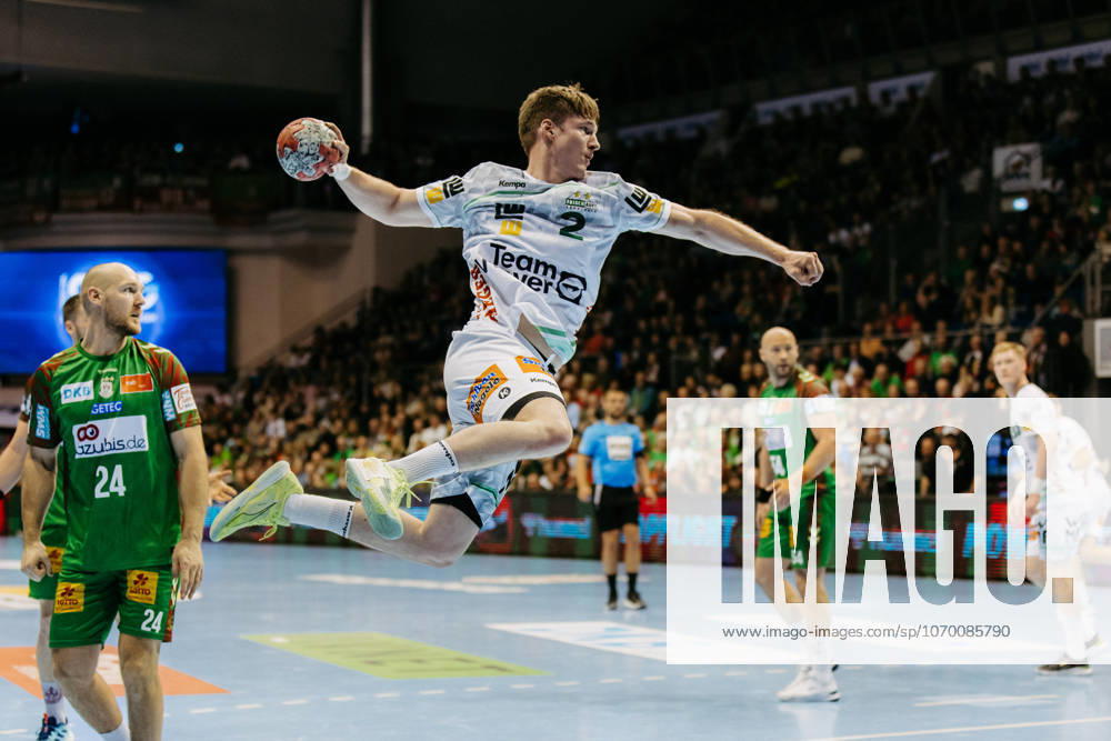 Oskar NEUDECK (FRISCH AUF! Goeppingen, 02) erzielt ein Tor, Aktion, Torwurf SC Magdeburg (SCM) vs. FRISCH AUF! Goeppingen (FAG), Handball, Maenner, Daikin Handball Bundesliga (HBL), 15. Spieltag, Spielzeit 2025 2026, 07.12.2025 SC Magdeburg (SCM) vs. FRISCH AUF! Goeppingen (FAG), Handball, Maenner, Daikin Handball Bundesliga (HBL), 15. Spieltag, Spielzeit 2025 2026, 07.12.2025 Magdeburg