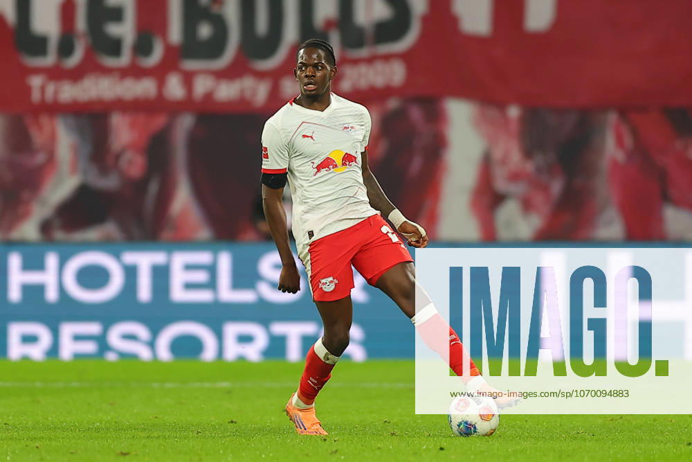 RB Leipzig - Frankfurt Bundesliga Leipzig, 06.12.2025, Red Bull Arena, Fußball, Männer, Saison 2025 2026, 1. Bundesliga, 13. Spieltag, RB Leipzig - Eintracht Frankfurt 6:0 (2:0) , Im Bild: Castello Lukeba (23, RB Leipzig) ,