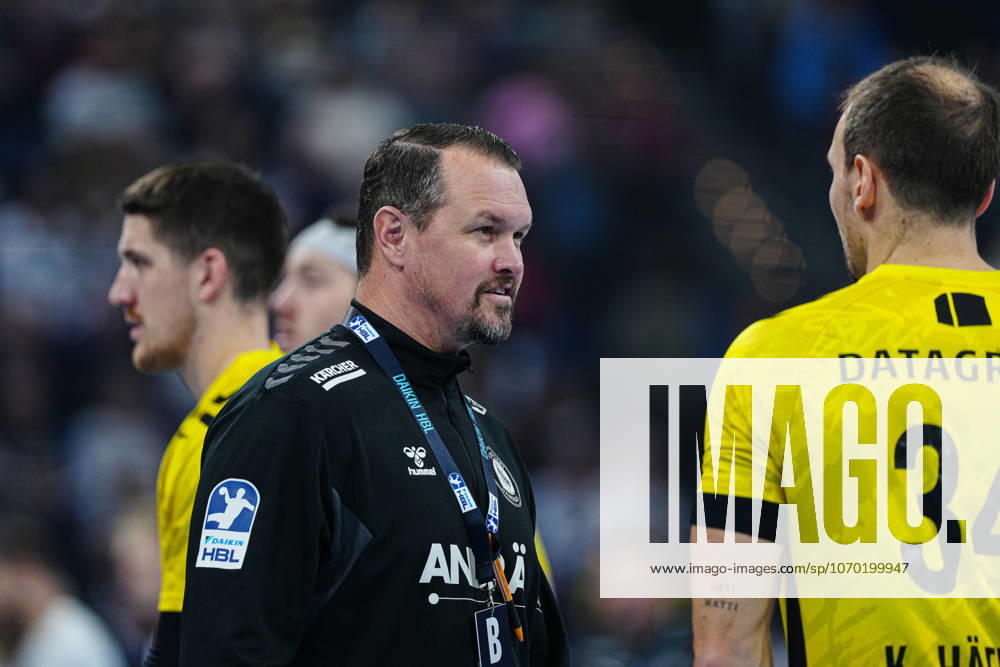 Mischa Kaufmann (TVB Stuttgart, Trainer) GER, THW Kiel vs. TVB Stuttgart, Handball, 1. Bundesliga, Spieltag 16, Saison 2025 2026, 10.12.2025 GER, THW Kiel vs. TVB Stuttgart, Handball, 1. Bundesliga, Spieltag 16, Saison 2025 2026, 10.12.2025 Kiel