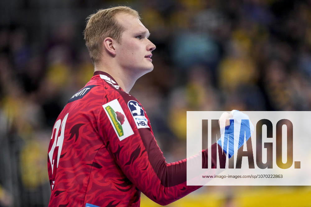 David Späth (Torwart, RNL, 29), Einzelbild, Einzelfoto, Aktion, Action, Jubel, jubeln, jubelt, celebration, Freude, freuen, freut sich, zuversichtlich, optimistisch, positiv, Spielszene, 11.12.2025, Mannheim (Deutschland), Handball, Bundesliga, Rhein-Neckar Löwen - VfL Gummersbach
