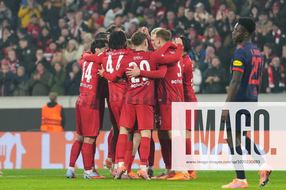 Torjubel, Emotionen, Torschuss, Abschluss, Torerfolg, Tor, Treffer , Deutschland, Fussball, UEFA Europa League, 6.Spieltag, Ligaphase, 2025 2026, SC Freiburg vs. FC Salzburg, 11.12.2025, Europa-Park Stadion, Freiburg, Deutschland Freiburg Europa-Park Stadion Baden-Württemberg Deutschland