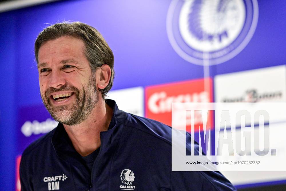 Gent s head coach Rik De Mil pictured during a press conference, PK, Pressekonferenz of Belgian soccer team KAA Gent, on Friday 12 December 2025 in Gent. The team is preparing for the game against Royal Antwerp FC. DIRKxWAEM x148382229x