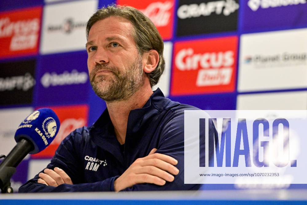 Gent s head coach Rik De Mil pictured during a press conference, PK, Pressekonferenz of Belgian soccer team KAA Gent, on Friday 12 December 2025 in Gent. The team is preparing for the game against Royal Antwerp FC. DIRKxWAEM x148382256x