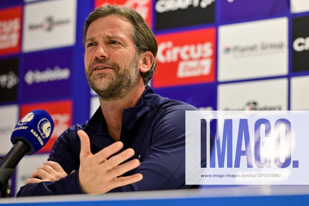 Gent s head coach Rik De Mil pictured during a press conference, PK, Pressekonferenz of Belgian soccer team KAA Gent, on Friday 12 December 2025 in Gent. The team is preparing for the game against Royal Antwerp FC. DIRKxWAEM x148386052x