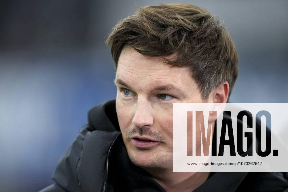 Merlin Polzin (Trainer, Cheftrainer, HSV), Einzelbild, Einzelfoto, Aktion, Action, 13.12.2025, Sinsheim (Deutschland), Fussball, Bundesliga, TSG 1899 Hoffenheim - Hamburger SV, DFB DFL REGULATIONS PROHIBIT ANY USE OF PHOTOGRAPHS AS IMAGE SEQUENCES AND OR QUASI-VIDEO.