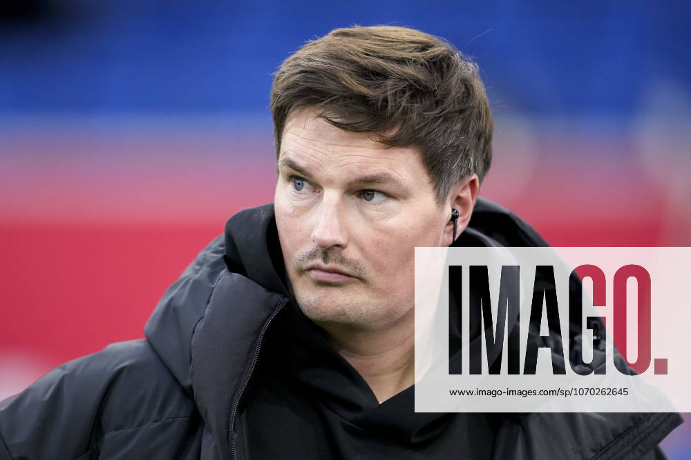Merlin Polzin (Trainer, Cheftrainer, HSV), Einzelbild, Einzelfoto, Aktion, Action, 13.12.2025, Sinsheim (Deutschland), Fussball, Bundesliga, TSG 1899 Hoffenheim - Hamburger SV, DFB DFL REGULATIONS PROHIBIT ANY USE OF PHOTOGRAPHS AS IMAGE SEQUENCES AND OR QUASI-VIDEO.