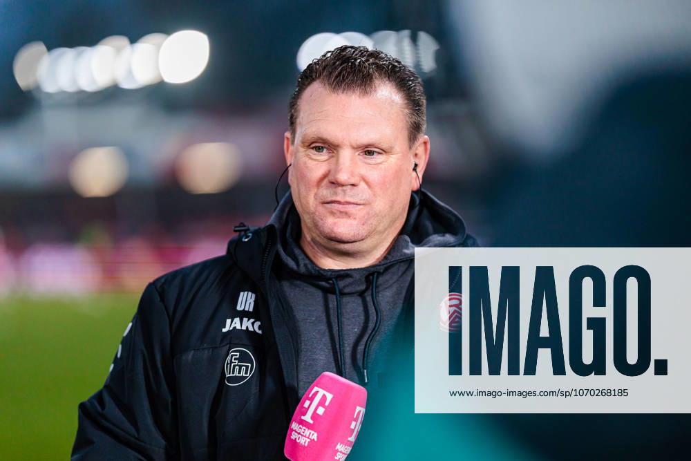 Uwe Koschinat (Rot-Weiss Essen, Cheftrainer) im Interview mit Magenta GER, SC Verl vs. Rot-Weiss Essen, Fussball, 3. Liga, 18. Spieltag, Spielzeit 2025 2026, 13.12.2025 DFL Regulations prohibit any use of photographers as image sequences and or quasi-video. GER, SC Verl vs. Rot-Weiss Essen, Fussball, 3. Liga, 18. Spieltag, Spielzeit 2025 2026, 13.12.2025 Verl