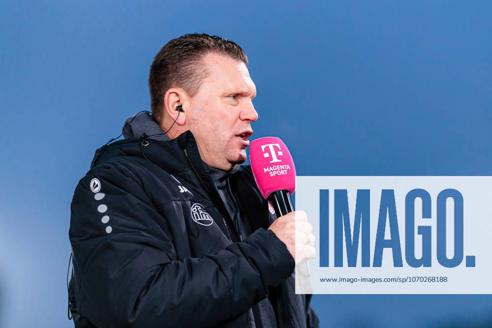Uwe Koschinat (Rot-Weiss Essen, Cheftrainer) im Interview mit Magenta GER, SC Verl vs. Rot-Weiss Essen, Fussball, 3. Liga, 18. Spieltag, Spielzeit 2025 2026, 13.12.2025 DFL Regulations prohibit any use of photographers as image sequences and or quasi-video. GER, SC Verl vs. Rot-Weiss Essen, Fussball, 3. Liga, 18. Spieltag, Spielzeit 2025 2026, 13.12.2025 Verl
